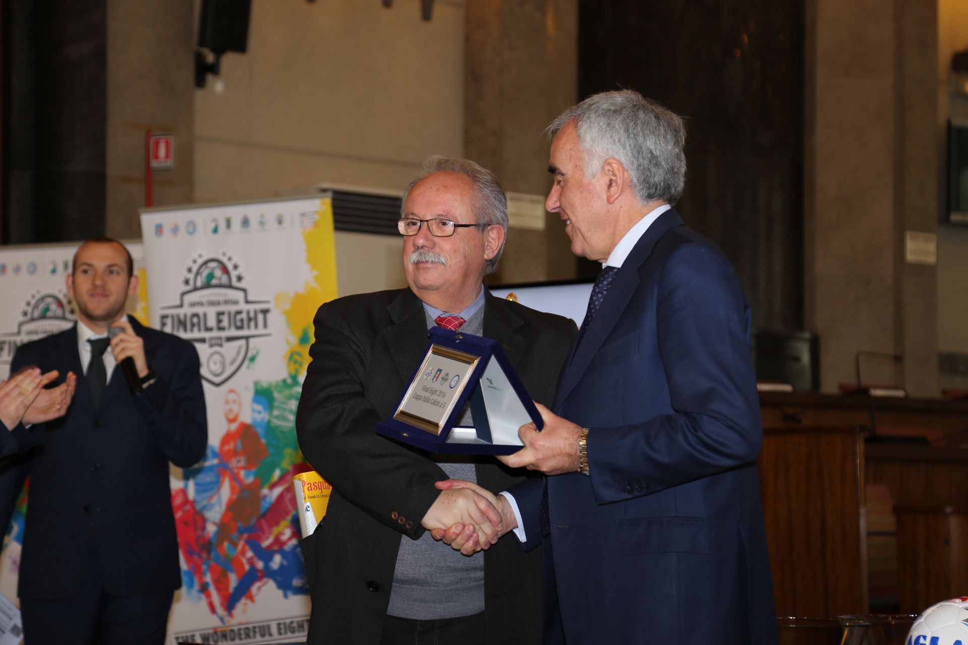 Il presidente Tonelli con Massimo Parenti dell'AGBE