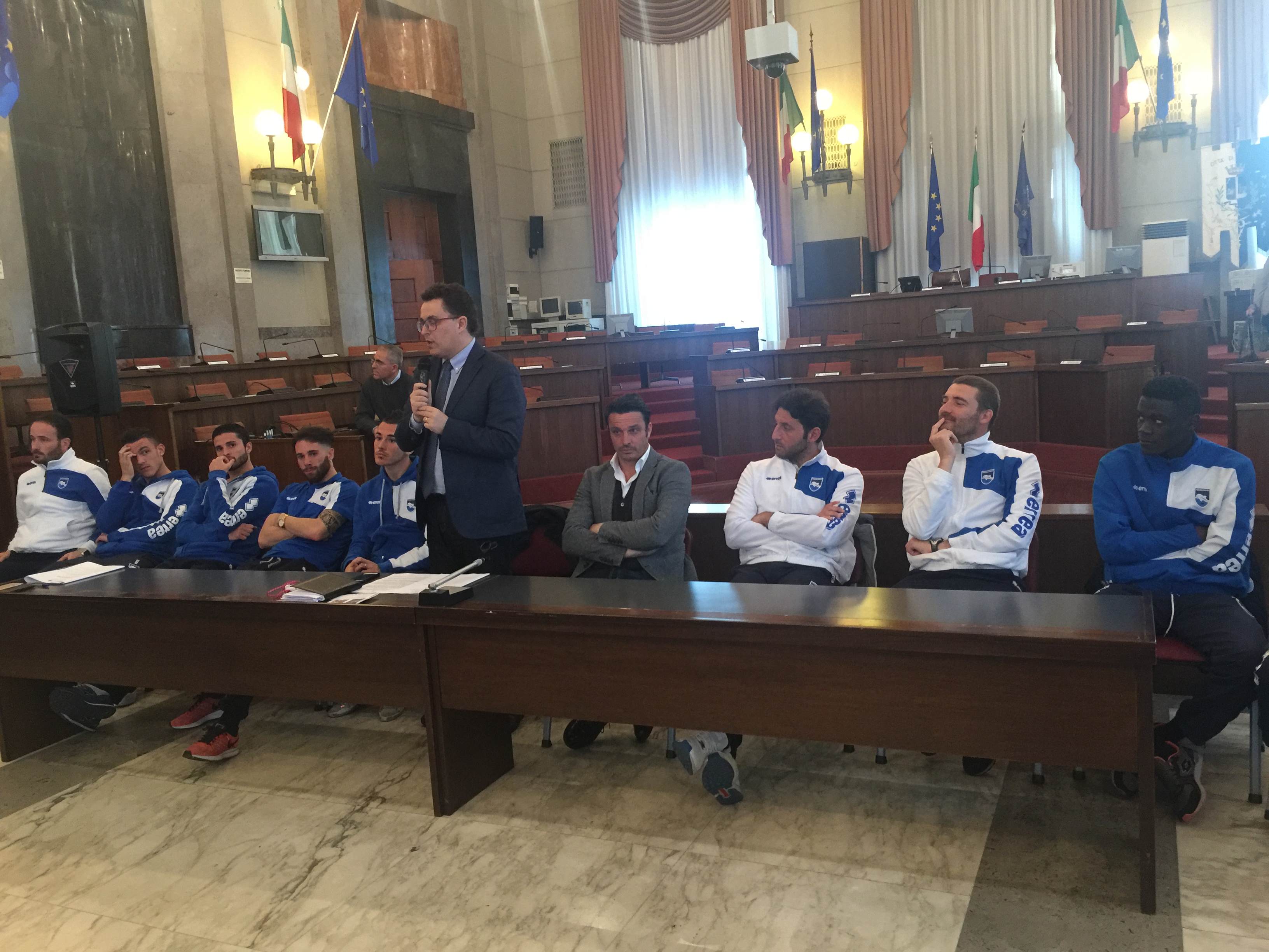 Il tavolo con i relatori