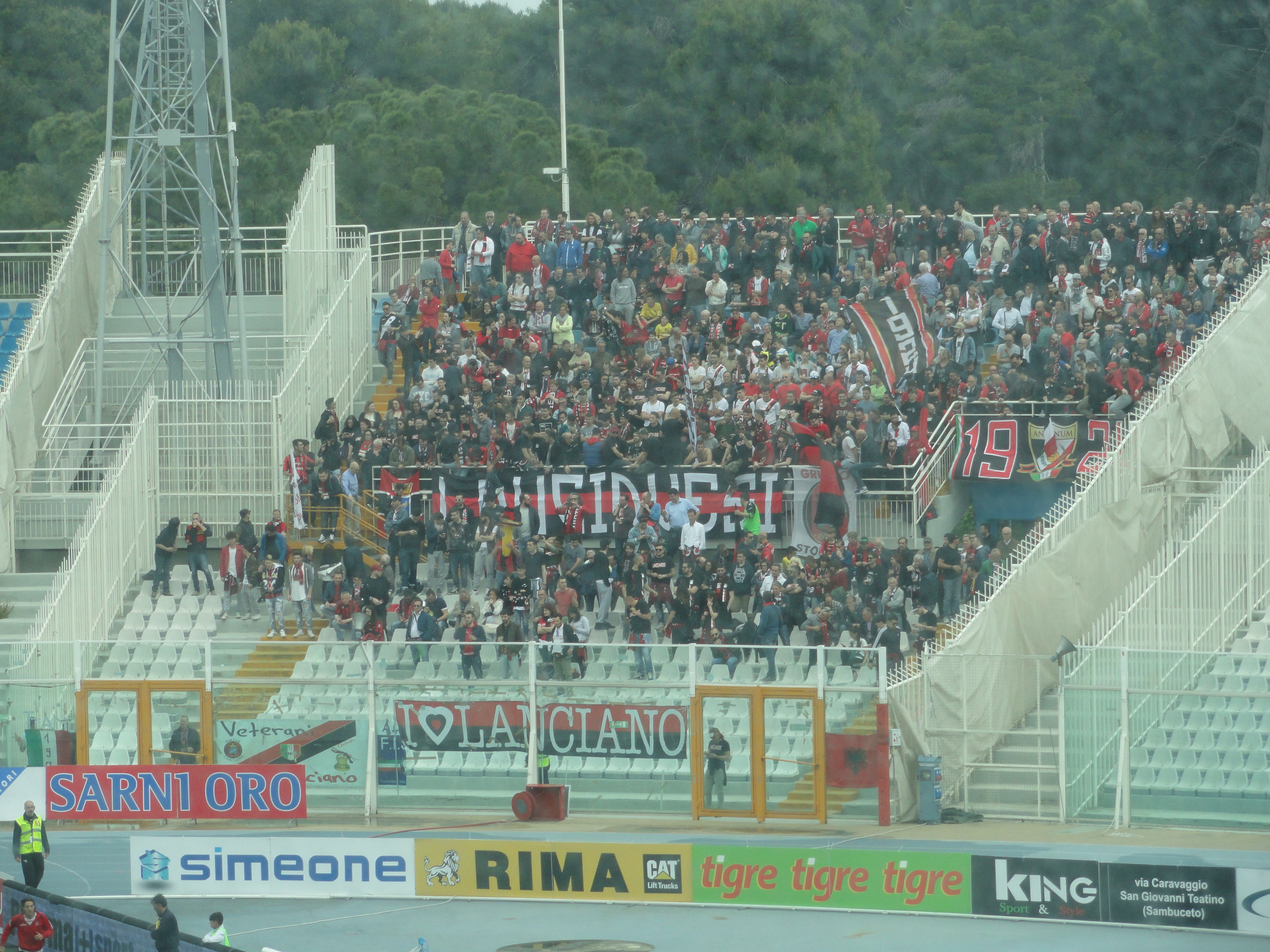I tifosi rossoneri, a Pescara
