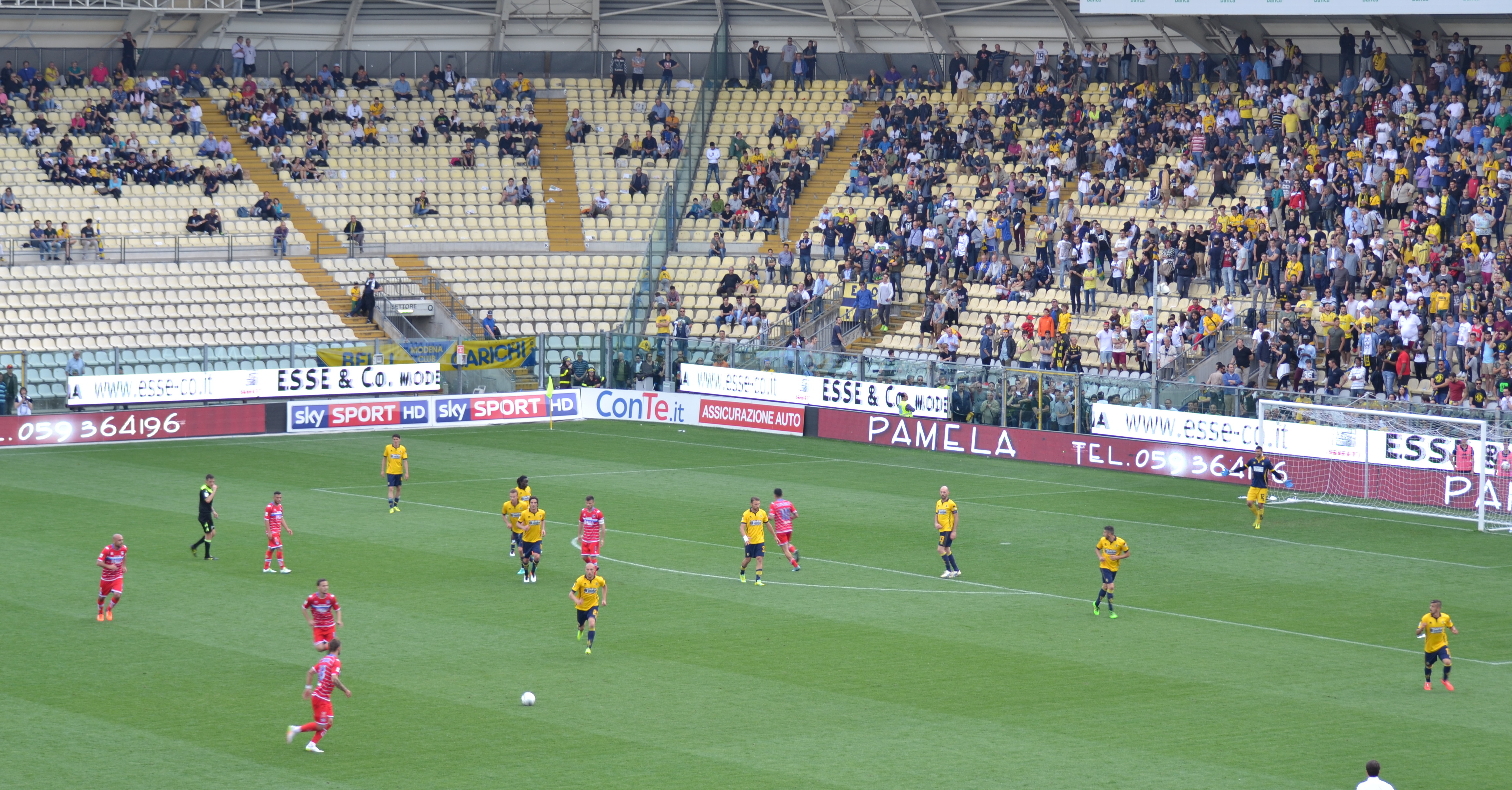 Un momento della partita Modena - Pescara