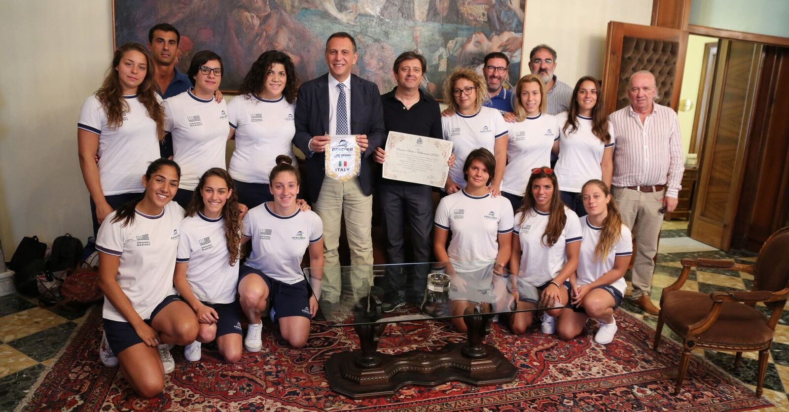Alessandrini incontra le ragazze della pallanuoto