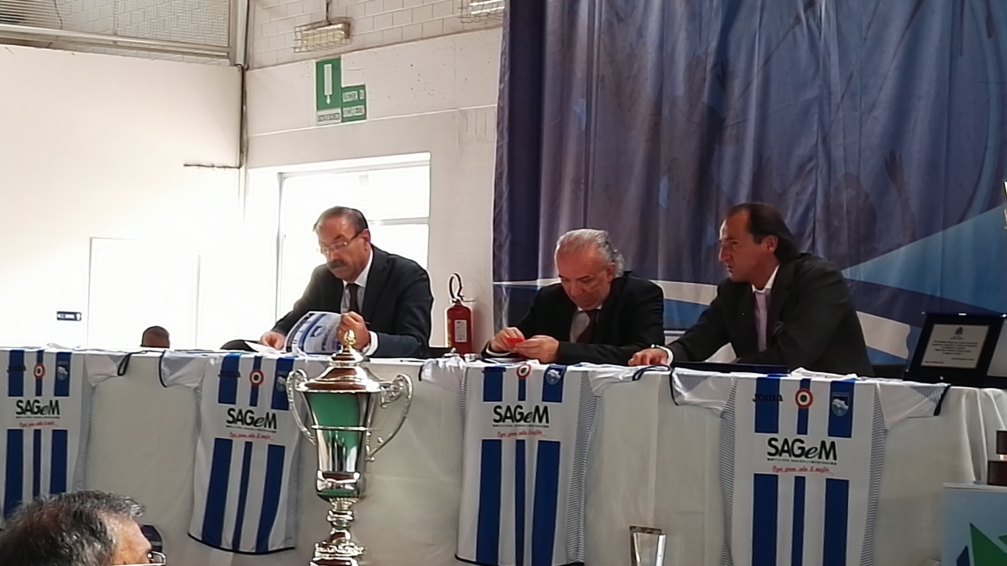 Il presidente Danilo Iannascoli, insieme all'Assessore allo Sport e il vice Sindaco