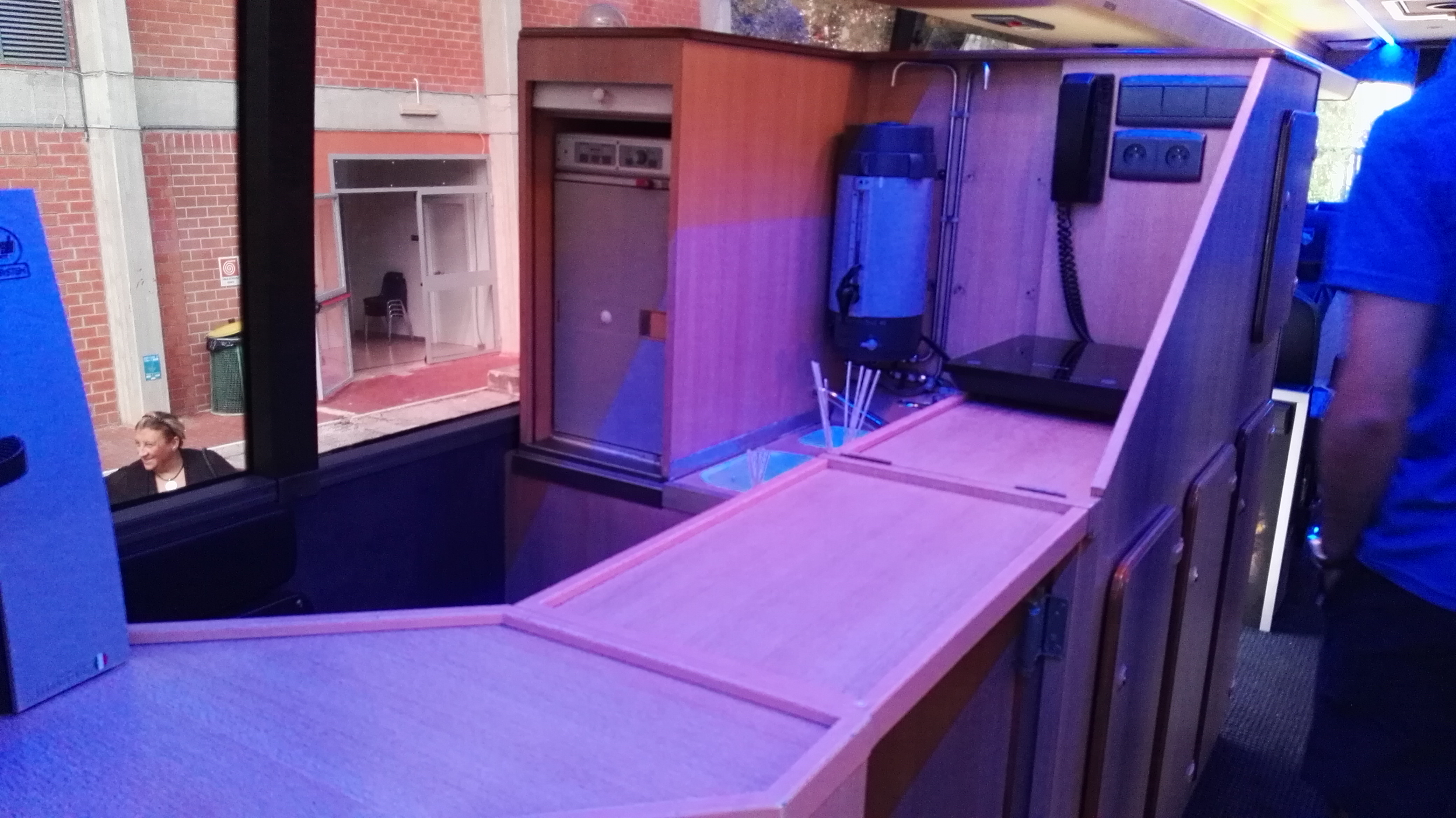 La cucina all'interno del pulman
