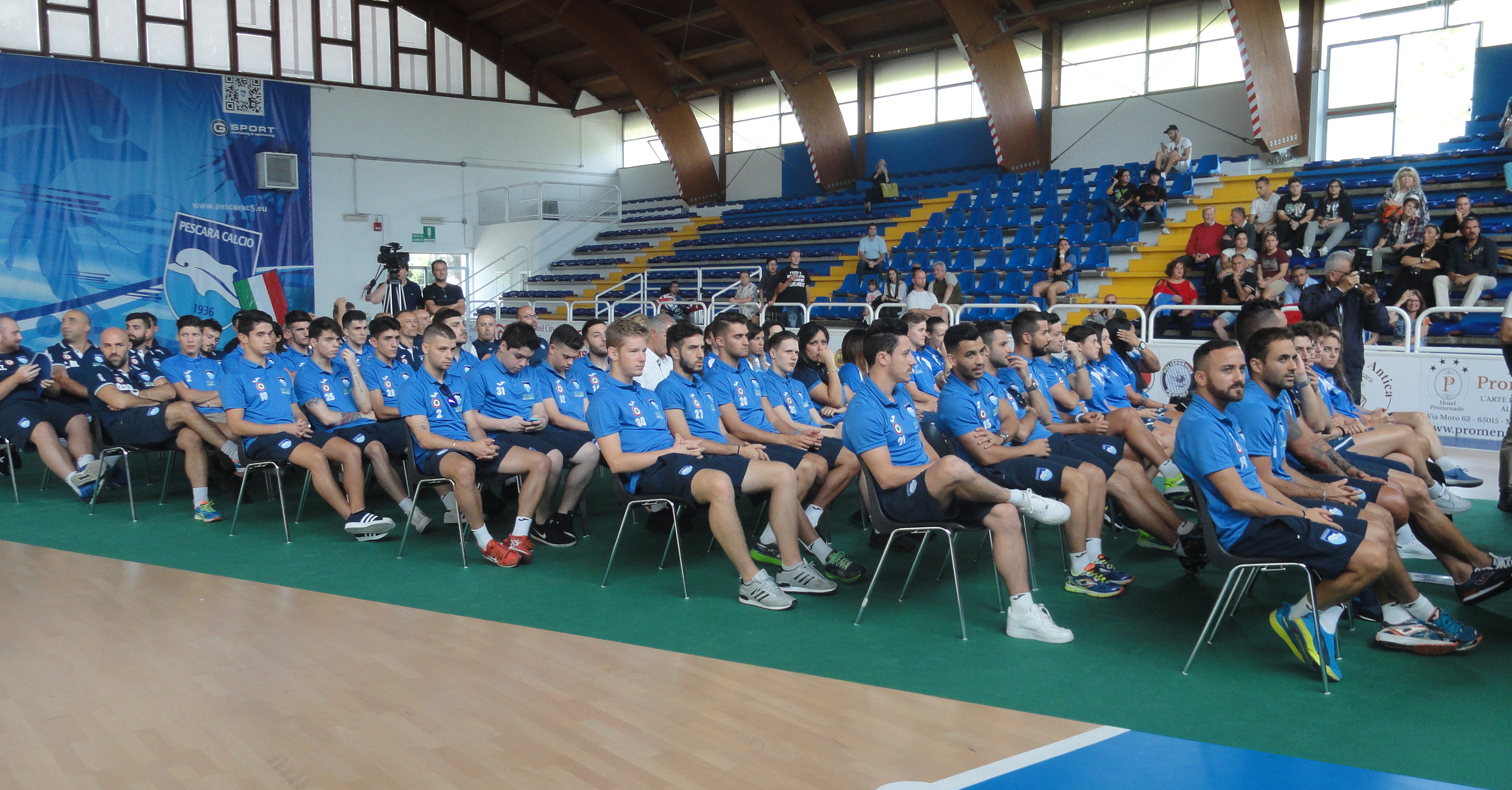 la-squadra-maschile-del-pescara-calcio-a-5