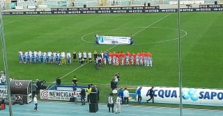 Le-due-formazioni-allentrata-sul-campo