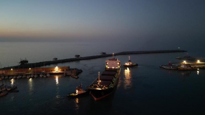 nave incagliata al porto di vasto
