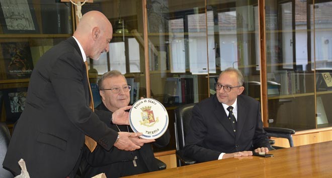 mons. Leuzzi in questura