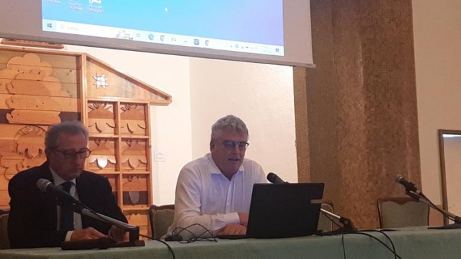Un momento della conferenza stampa di oggi Schael con il SIndaco Paolini