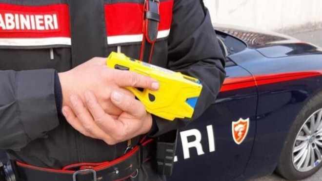 carabinieri e taser