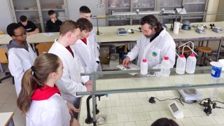 Studenti dell'istituto Alessandrini di Montesilvano