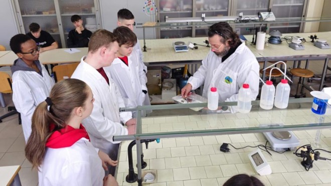Studenti dell'istituto Alessandrini di Montesilvano