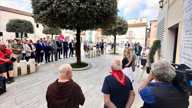 Omaggio ai minatori di Marcinelle morti 68 anni fa in Belgio nella miniera del Bois du Cazier