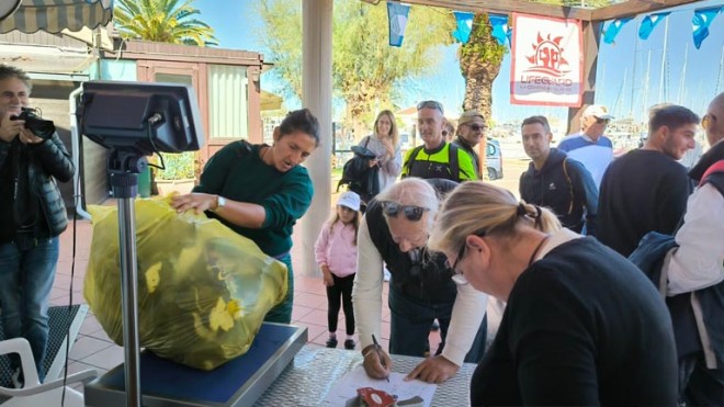 Pescara- grande successo per la Gara di pesca alla plastica