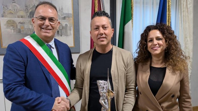 Genny Cusopoli trionfa al Premio Mia Martini- il talento di Montesilvano conquista l’Italia