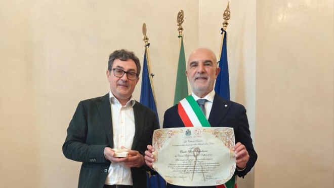 Masci consegna il Delfino d'Oro al cardiochirurgo pediatrico Carlo Pace Napoleone