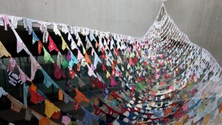 Towards Tomorrow di Kaarina Kaikkonen nella corte del MAXXI L'Aquila