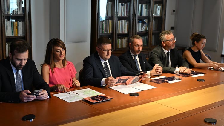 Da sin. Jacopo Sipari, Alessandra Ricci, Roberto Santangelo, Vincenzo Giovagnorio, Ettore Pellegrino, Alessia Rubeo.jpg
