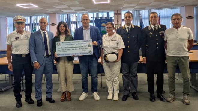 Montesilvano. La Polizia Locale Dona 2.257 Euro per Cullette Termiche al Reparto di Neonatologia di Pescara