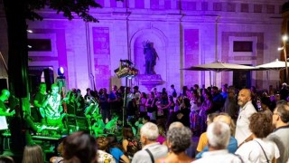 l'Aquila suona
