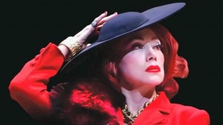 Nancy Brilli sul palco del Comunale di Atri con Il Padrone