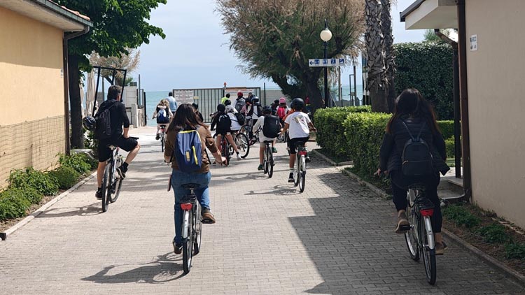 Parte il “Giro della Riserva Borsacchio”- treno e bici per mille studenti alla scoperta della natura