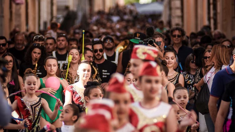Circa 10.000 persone hanno partecipato nel pomeriggio di ieri alla grande manifestazione SOND - The School of Narrative Dance