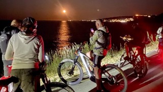 pedalata notturna e poesia