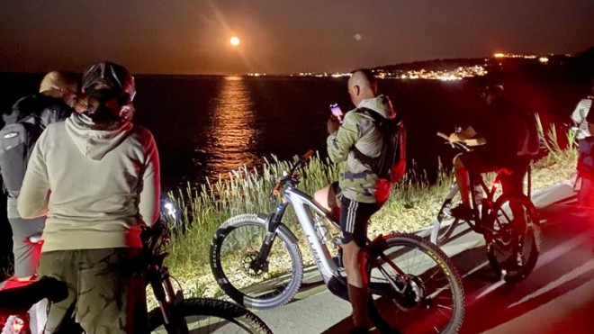 pedalata notturna e poesia