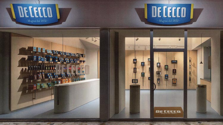 primo store DE CECCO nato a Pescara