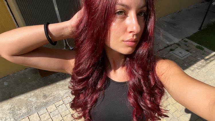 Asia Pieropan, 1,65 di altezza, occhi verdi e capelli rossi, studentessa universitaria