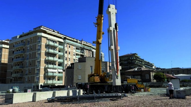 posizionamento del primo pilastro del parcheggio in area di risulta a Pescara